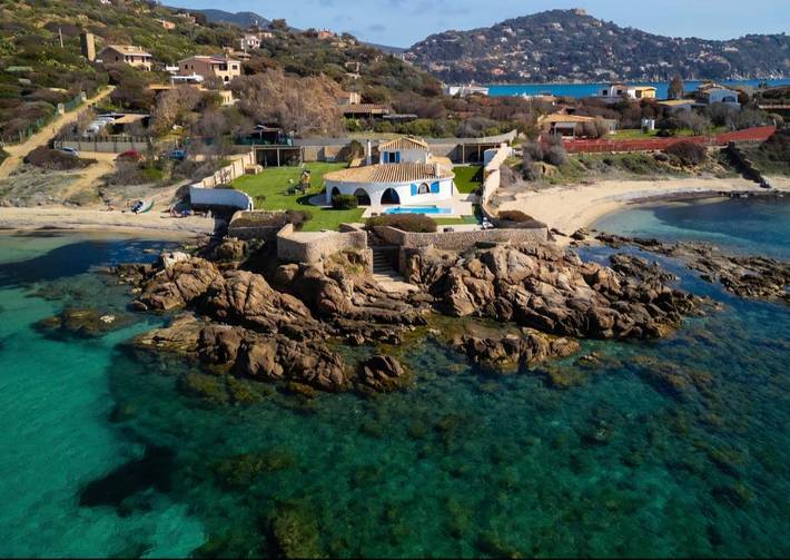 Casa vacanza per 10 persone, con idromassaggio e giardino nonché piscina e sauna in Torre delle Stelle