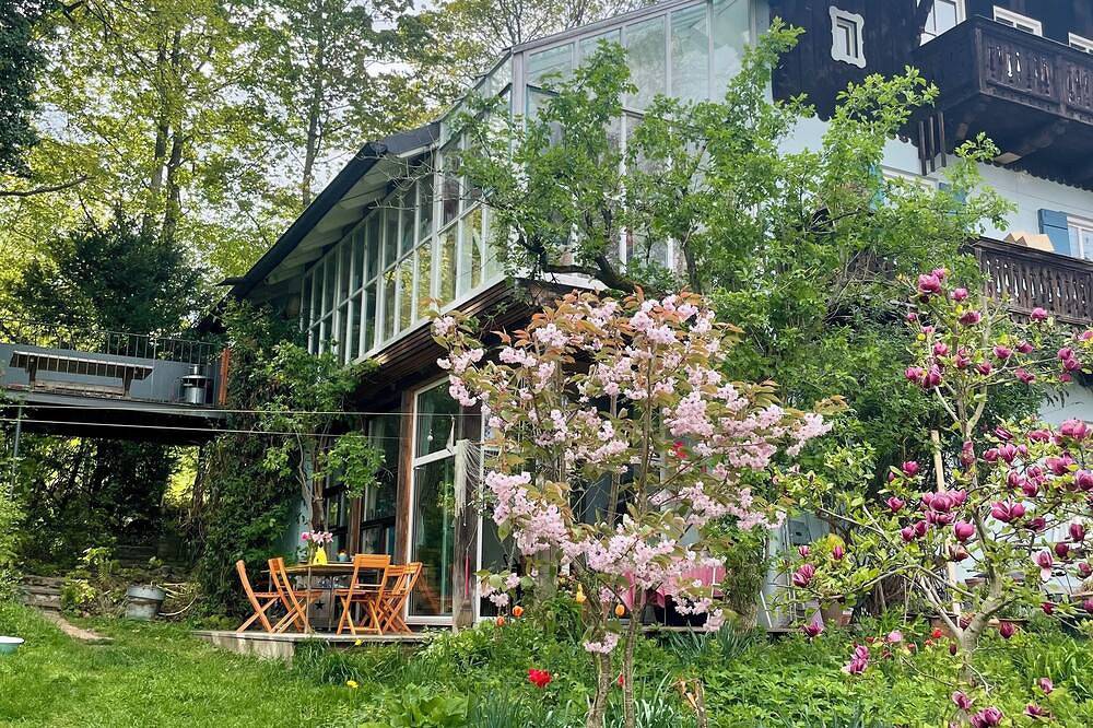 Ganze Wohnung, Helle ruhige Wohnung mit Terrasse und großem Naturgarten. See und Bahnhof Nähe in Utting, Ammersee