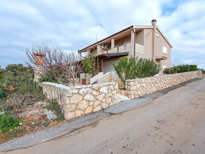 Smještaj za odmor za 7 osoba, s Terasa i Vrt u Otok Pag