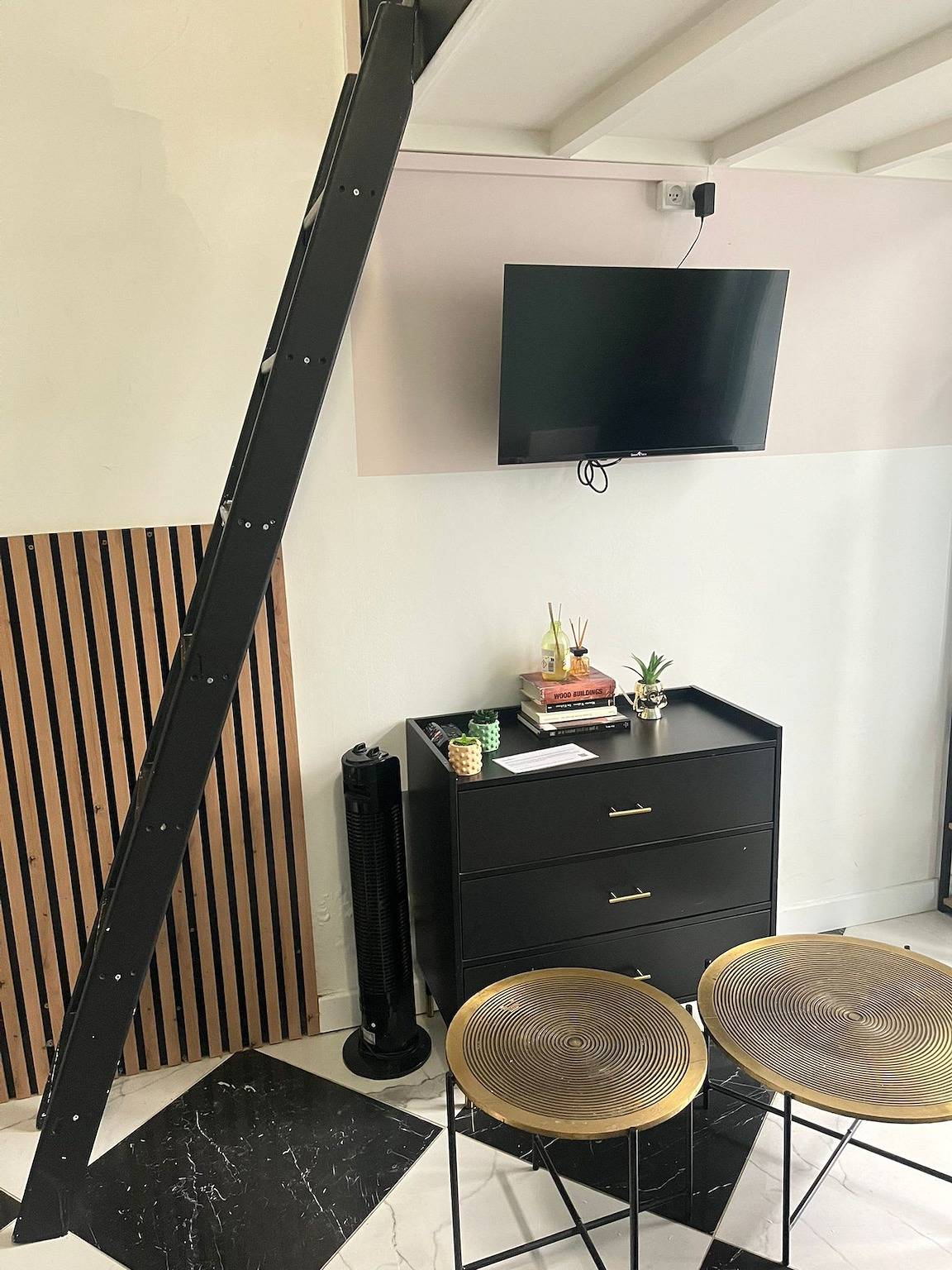 Entire apartment, Lovely Studio in Beautiful Montmarte Area in Paris, Ile de France