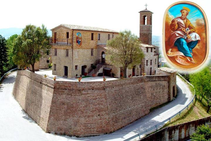 Agriturismo per 4 persone, con Terrazza e Piscina a Arcevia