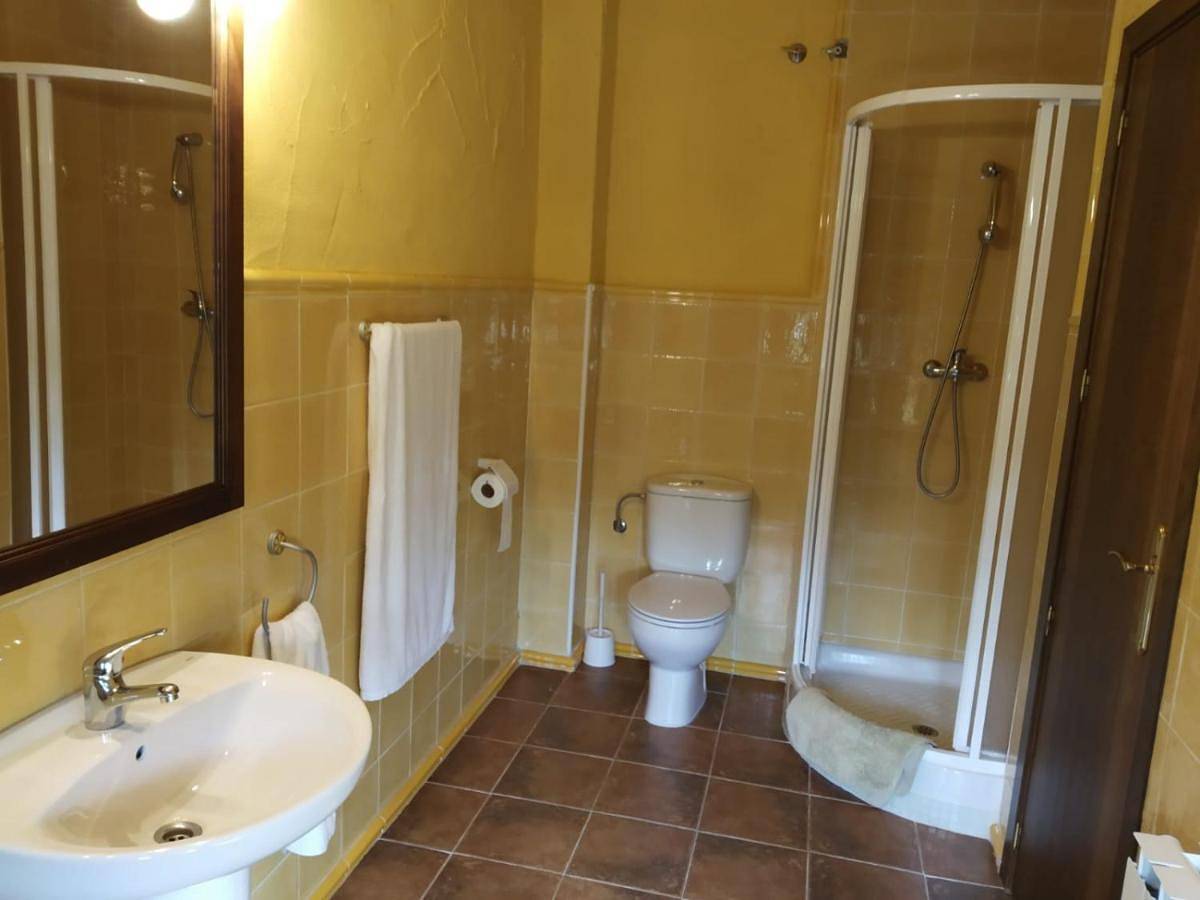 Five-Bedroom Holiday Home in Burgohondo, Valle del Alberche