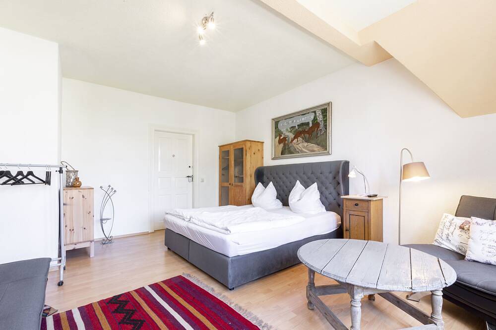 Geheel appartement, Kunstloft – Creatief toevluchtsoord in een stijlvol gerenoveerde jugendstilvilla in Marienberg, Ertsgebergte