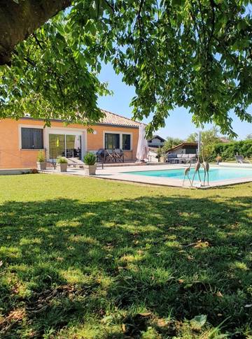 Chambre d’hôte pour 2 personnes, avec piscine et jardin dans l' Ain