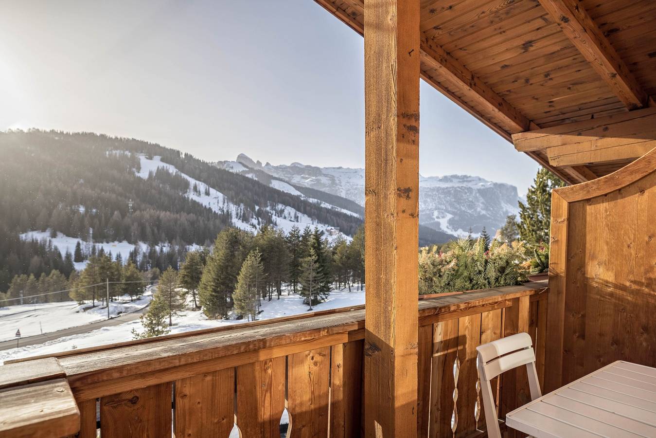 Ganze Wohnung, Einzimmerapartment "Ciasa ai Pini 211" in der Nähe von Skiliften mit Bergblick, Balkon & Sauna in San Cassiano, Abtei