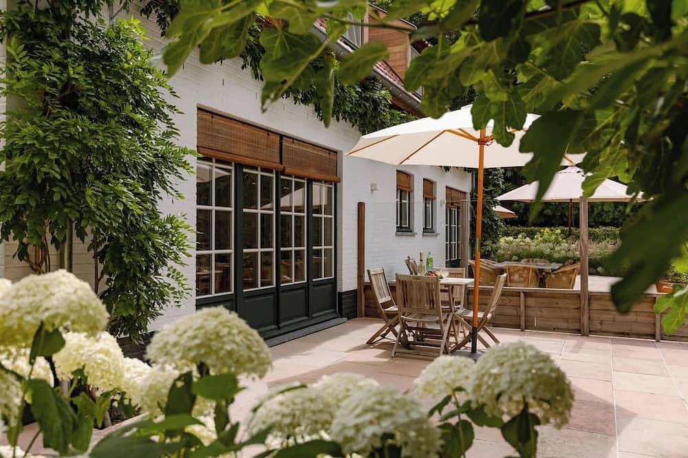 Stylish Guest Rooms - Free Bikes, Terrace, Parking in Brujas, Provincia de Flandes Occidental