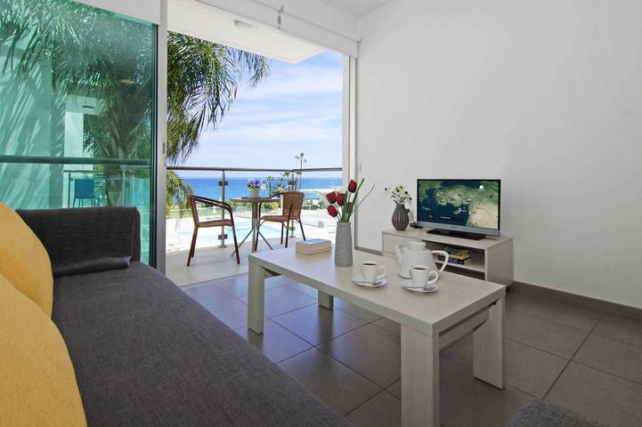 Ferienwohnung für 3 Personen, mit Balkon und Pool auf Zypern