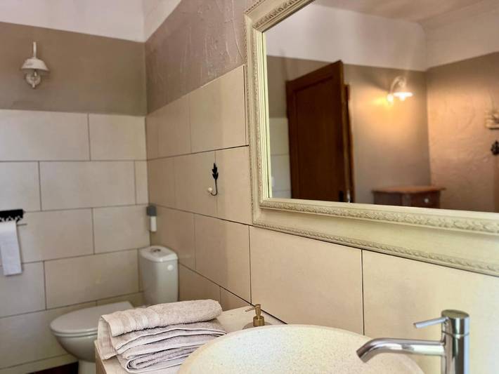Chambre d’hôte pour 3 personnes, avec Terrasse et Jardin ainsi que Piscine et Vue à Robion - 4