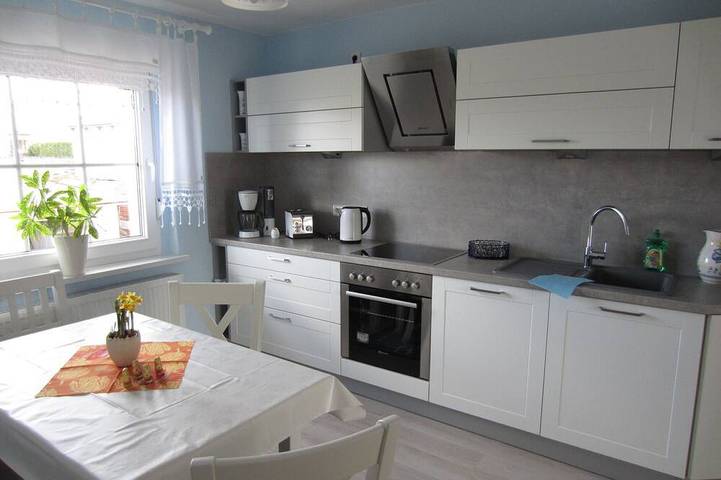 Ferienwohnung für 6 Personen, mit Terrasse und Garten sowie Whirlpool und Pool in Teuchern