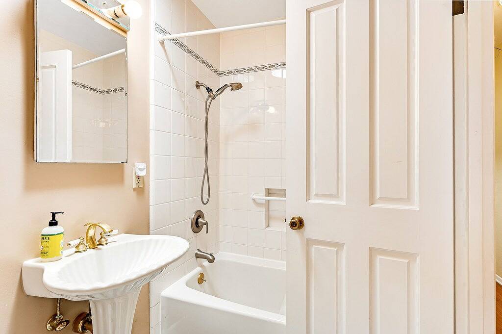 Charming, Single-Level Home w/ Fast Wifi, Gas Fireplace, & a Furnished Patio in Santa Barbara, Santa Barbara County