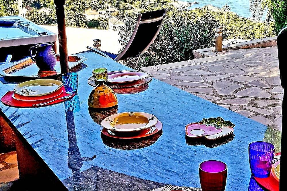 Beautiful F4 150M2 Seaside Air-Conditioned Gd Jacuzzi 6 Pl Private Terrace Solarium in Sisco, Capo Corso