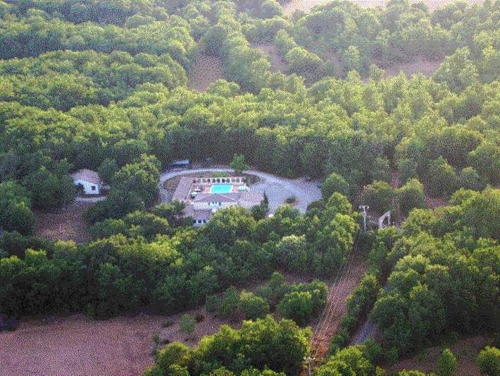 Location de vacances pour 2 personnes, avec jardin et piscine ainsi que vue et terrasse dans Saint-Géry-Vers - 2