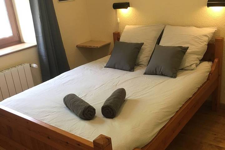 Appartement de vacances pour 6 personnes, avec piscine ainsi que terrasse et jardin