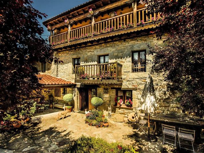 Hôtel pour 3 personnes, avec Balcon ainsi que Jardin et Vue dans Quincoces de Yuso