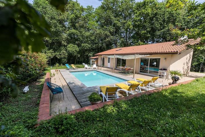 Maison de vacances pour 5 personnes, avec jardin et piscine à Saubrigues