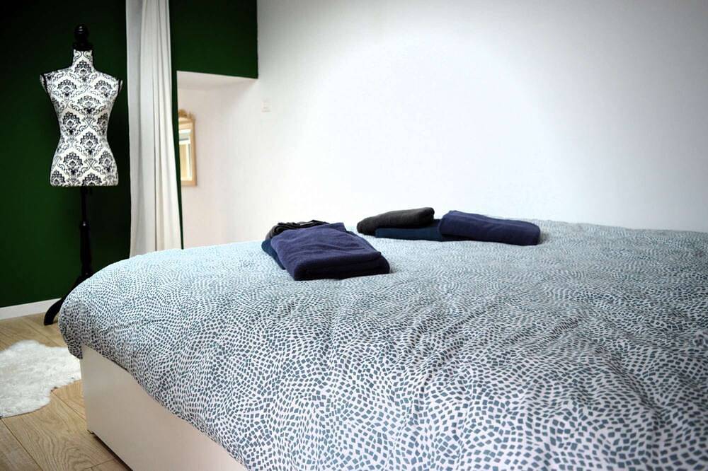 Entire apartment, Le Gambetta, 100m de la Plage en Centre Ville in Luc-sur-Mer, Caen region