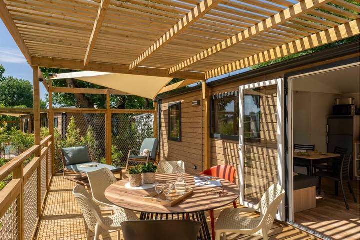 Camping pour 6 personnes, avec jardin ainsi que terrasse et piscine, animaux acceptés à Fréjus - 2