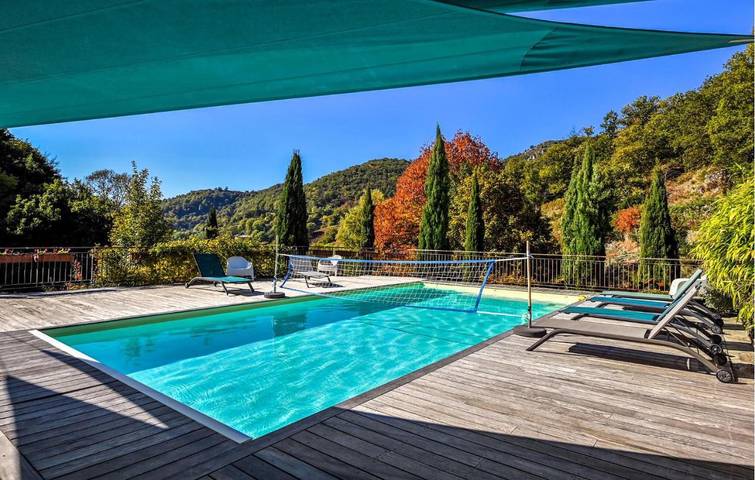 Maison de vacances pour 16 personnes, avec terrasse et jardin ainsi que jacuzzi et piscine