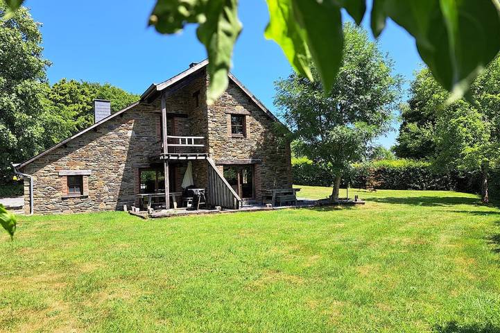 Gîte pour 6 personnes, avec terrasse et jardin