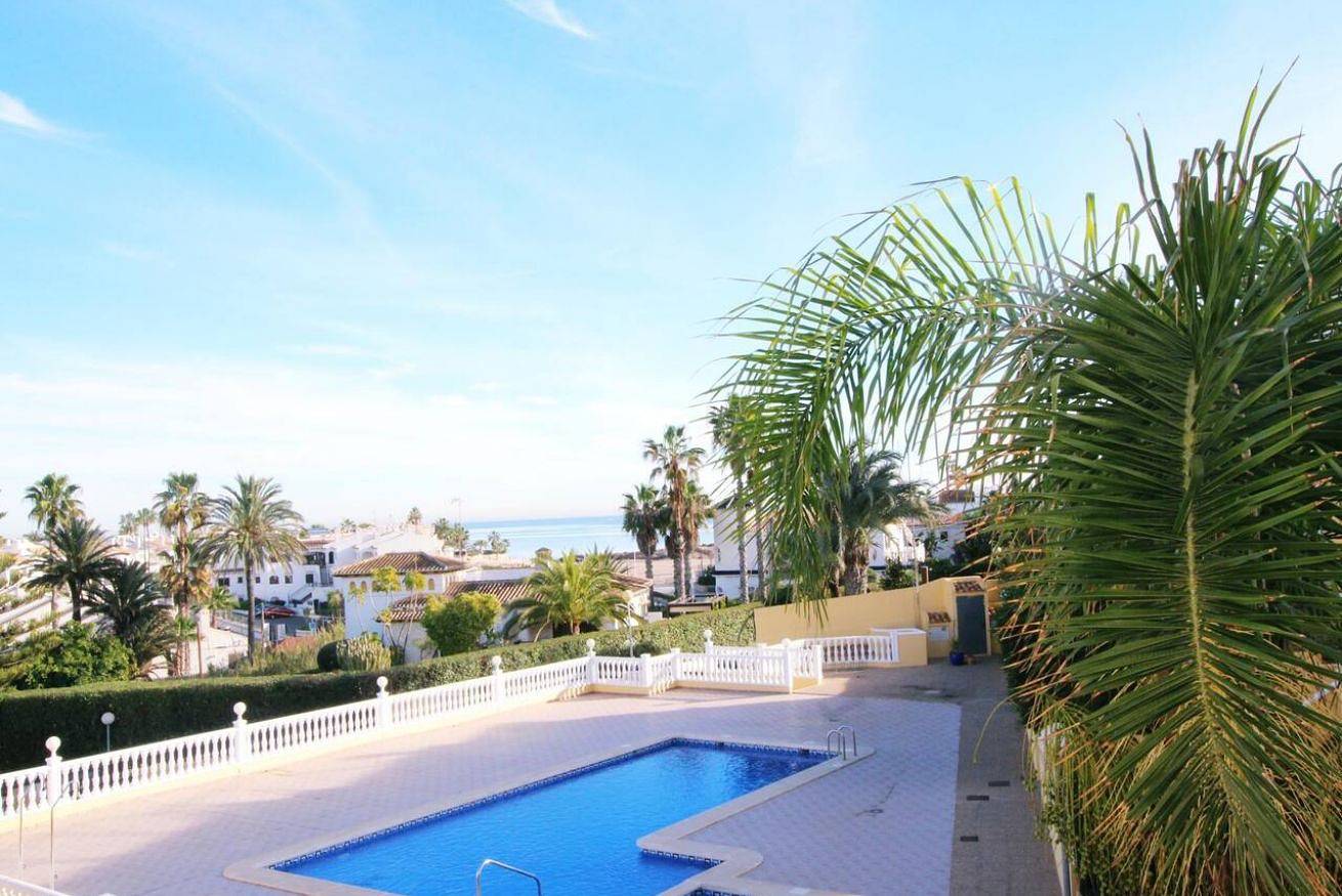 Ganze Wohnung, Ferienwohnung für 6 Personen mit Garten in La Zenia Zentrum, Cabo Roig