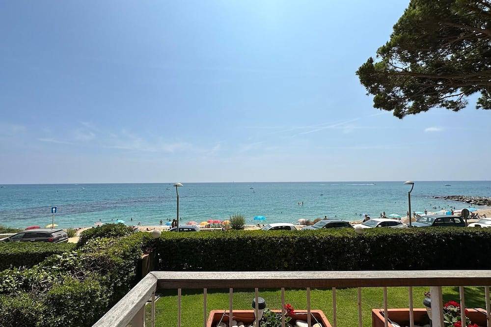 Entire apartment, Beach apartment, in front of the sea! in Supermaresme, Arenys de Mar