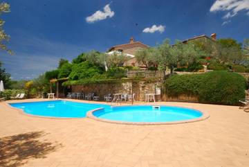 Gîte pour 2 personnes, avec vue et jardin ainsi que piscine et bassin pour enfant, animaux acceptés à Gualdo Cattaneo