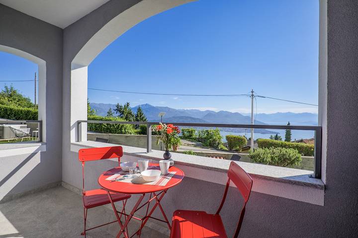 Ferienwohnung für 6 Personen, mit Balkon und Seeblick sowie Ausblick und Garten, mit Haustier in Comune di Stresa - 2