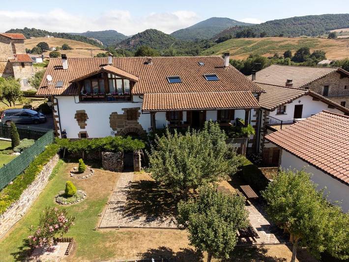 Casa de vacaciones para 16 personas, con jardín y vistas en Pirineo Navarro - 2