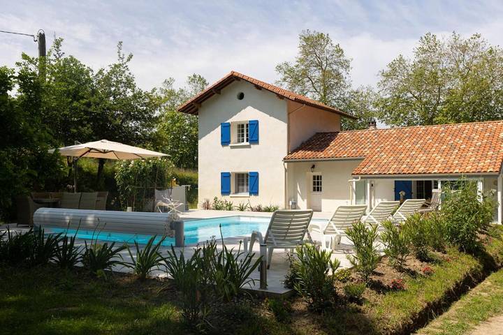 Maison d’hôte pour 4 personnes, avec Terrasse et Jardin ainsi que Piscine et Vue