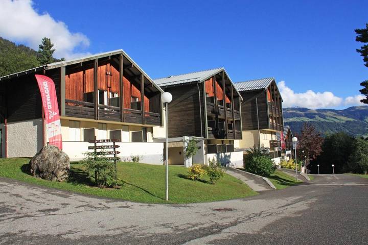 Parc de vacances pour 5 personnes, avec terrasse dans les Alpes francaises - 2
