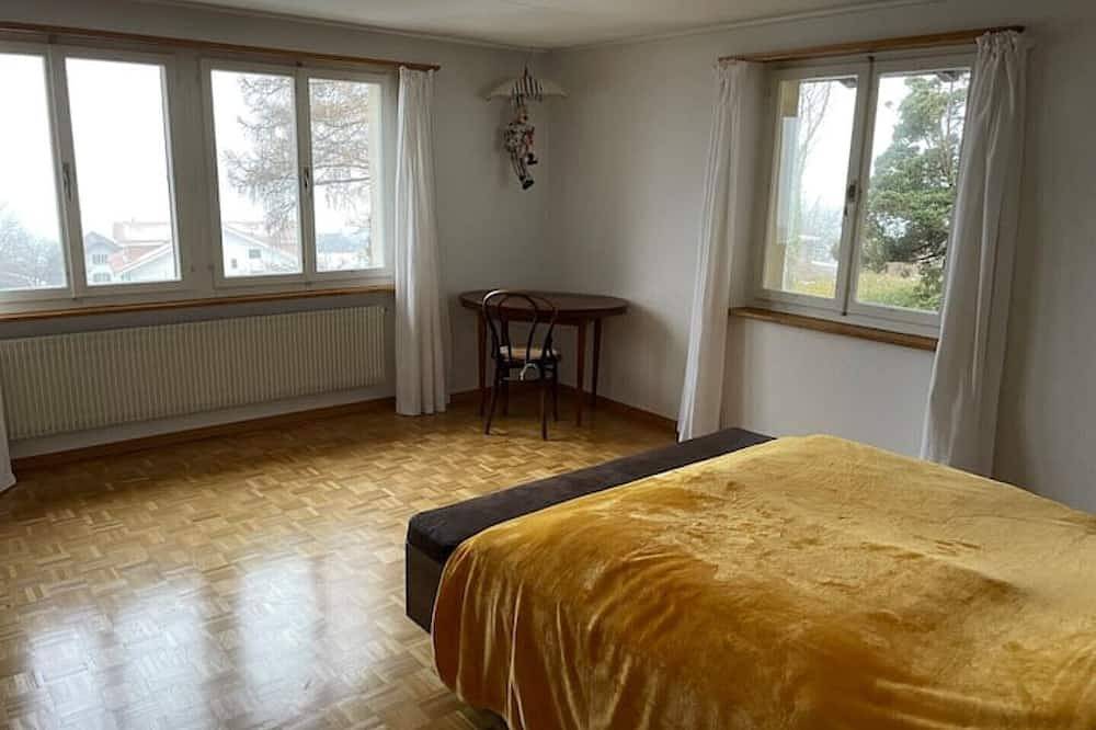 Ganze Wohnung, Haus mit wunderschöner Seesicht, Garten und Pool in Brienz, Berner Oberland