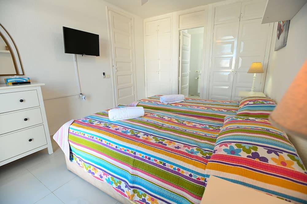 Parque Santiago 1 Private Villa with ocean views luxury 3 bedroom 3 bathroom. in Playa del Búnker (Arona), Arona