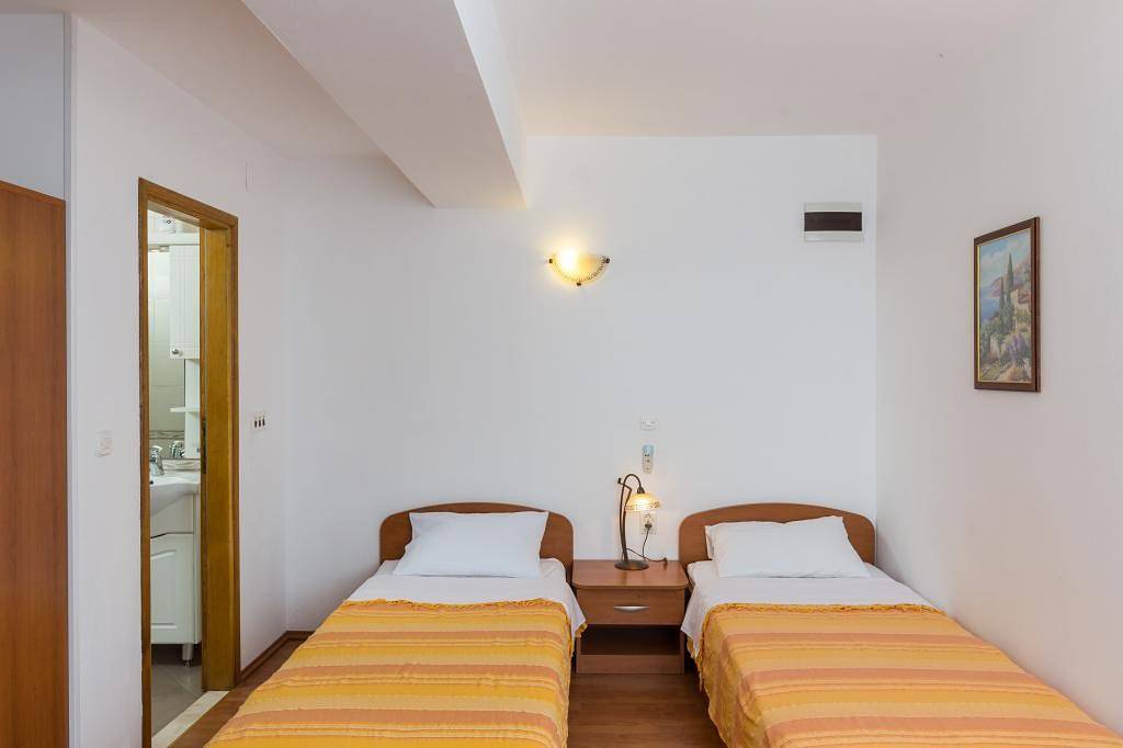 Entire studio, Apartments Milanović - Superior Studio Apartment with Terrace and Garden View in Cavtat, Cavtat (Dalmatia)