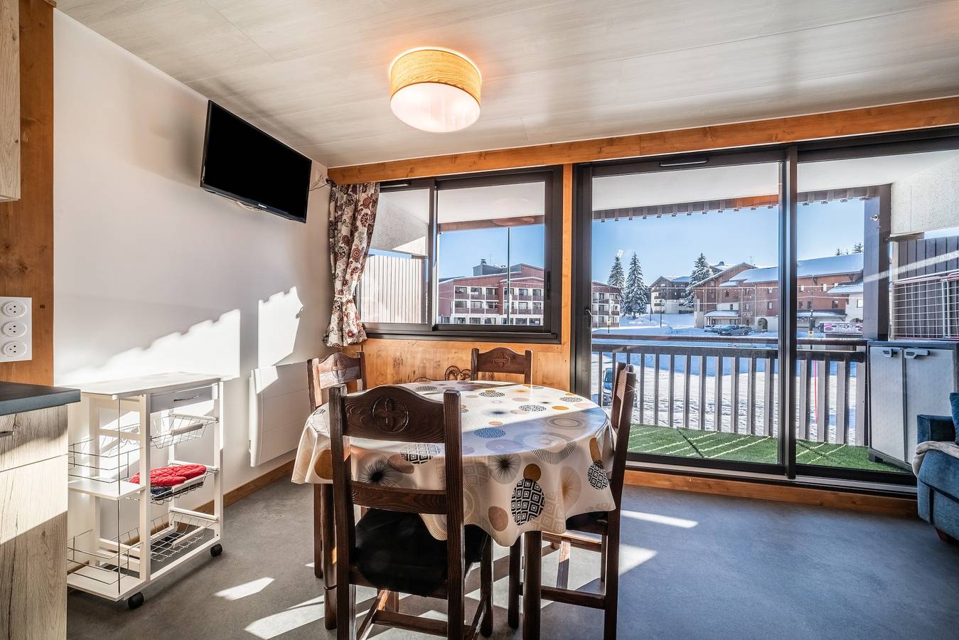 Entire apartment, Apartment 'Les Mouflons 1500' with Mountain View, Balcony and Wi-Fi in Le Praz de Lys, Taninges