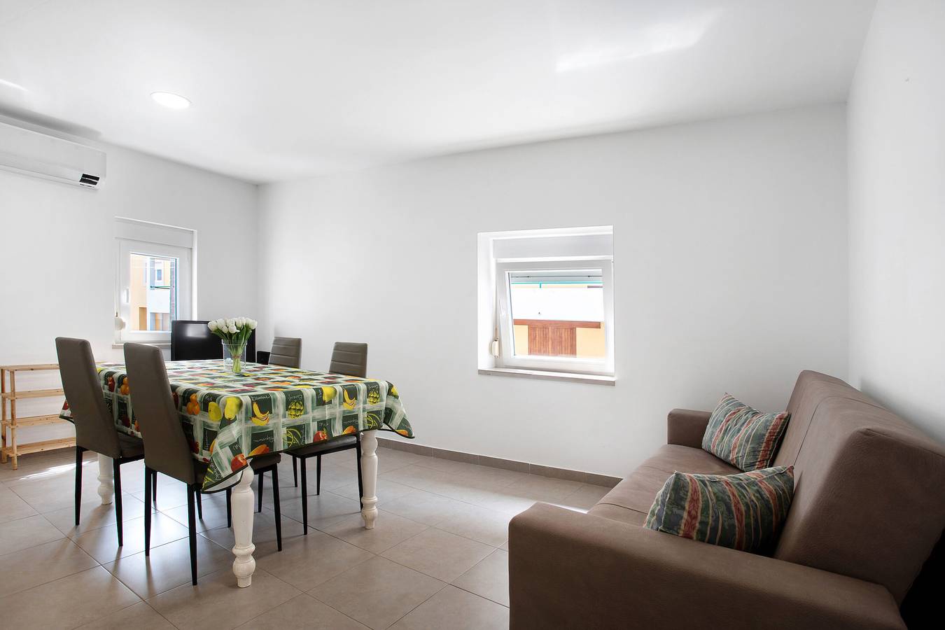 Holiday Home 'Casa Ribeiro' with Balcony and Wi-Fi in Praia de São Martinho do Porto, São Martinho do Porto