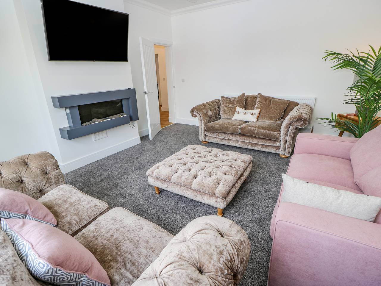 Entire apartment, 23a High Street in Sherwood Forest, Nottinghamshire