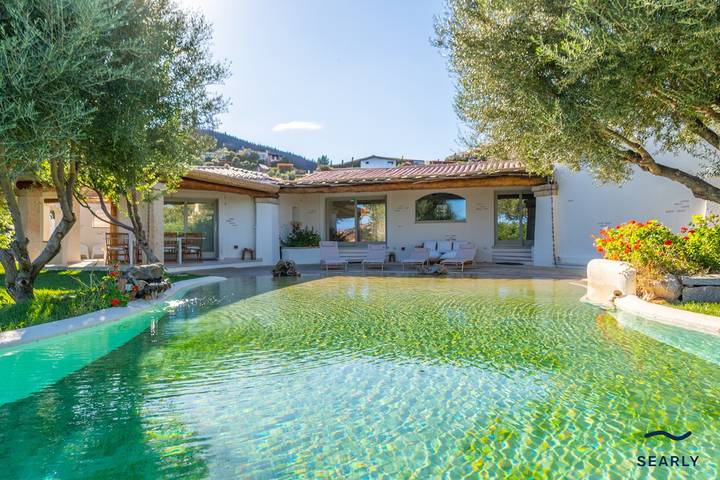 Villa per 8 persone, con giardino e terrazza nonché idromassaggio a Porto San Paolo