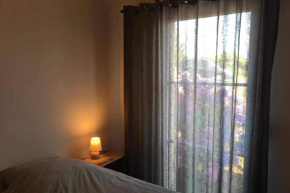 \"Keramuze: comfortable sea-view gîte with terrace and small garden. Beach 200m away in Trévou-Tréguignec, Pink Granite Coast