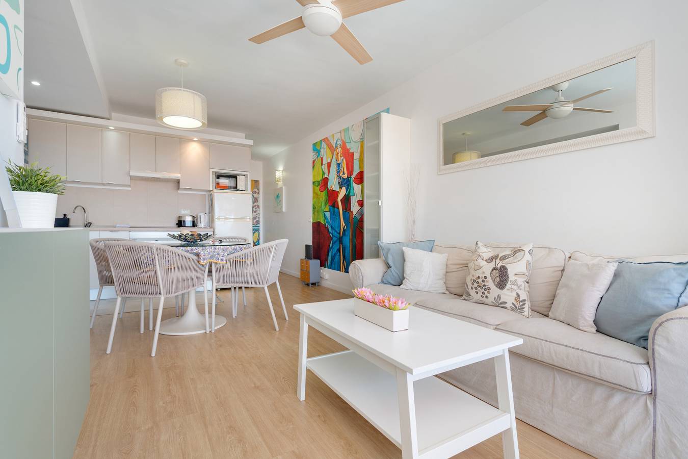 Ganze Wohnung, Ferienwohnung 'Lovely Nice Los Cristianos' mit Meerblick, Gemeinschaftspool und Wlan in Los Cristianos, Arona