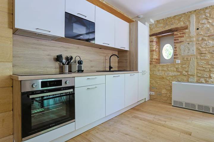 Gîte pour 6 personnes, avec jardin et vue sur le lac à Belvès - 4