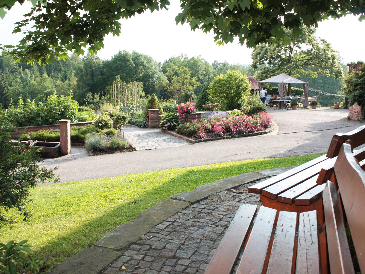 Ganze Wohnung, Apartment 'Schlössle, 22 qm' mit gemeinsamer Terrasse, gemeinsamem Garten und Wlan in Elzach, Mittlerer Schwarzwald