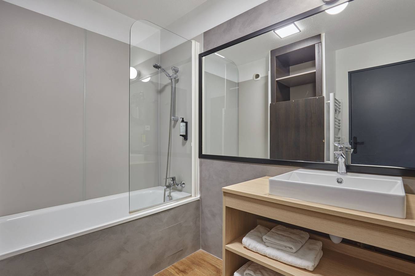 Studio entier, Studio pour 2 personnes avec piscine in Aix-en-Provence, Côte méditerranéenne (France)