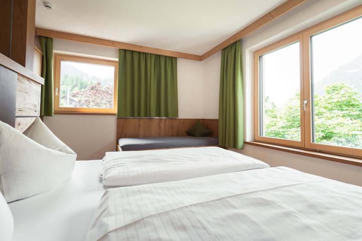 Ferienwohnung für 7 Personen, mit Balkon und Garten in Bichlbach - 4
