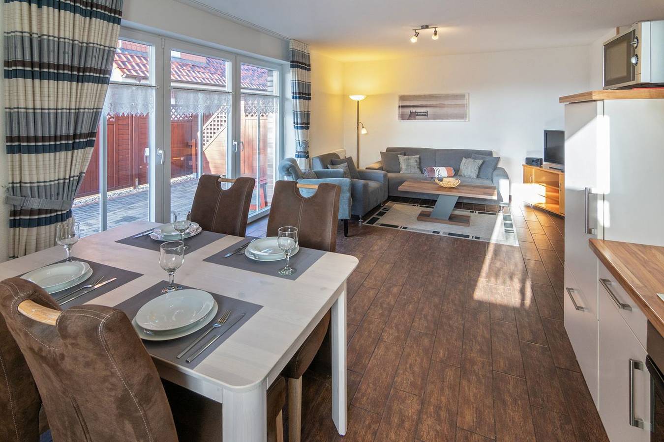 Ganze Wohnung, Komfortable Ferienwohnung mit Terrasse und moderner Ausstattung in Norddeich in Strand Norddeich, Norddeich