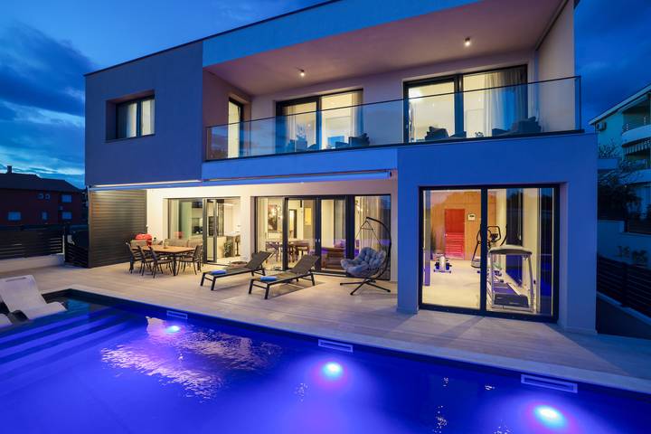 Ferienhaus für 8 Personen, mit Garten und Sauna sowie Whirlpool in Pakostane