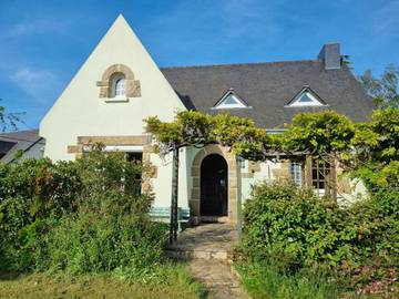 Gîte pour 8 personnes, avec vue et jardin à Plaintel