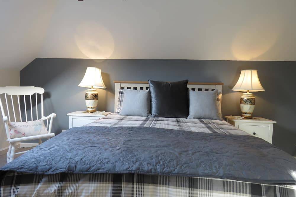 Cottage Located In A Stunning South Facing Two Acre Private Garden Setting in Melrose, Scottish Borders