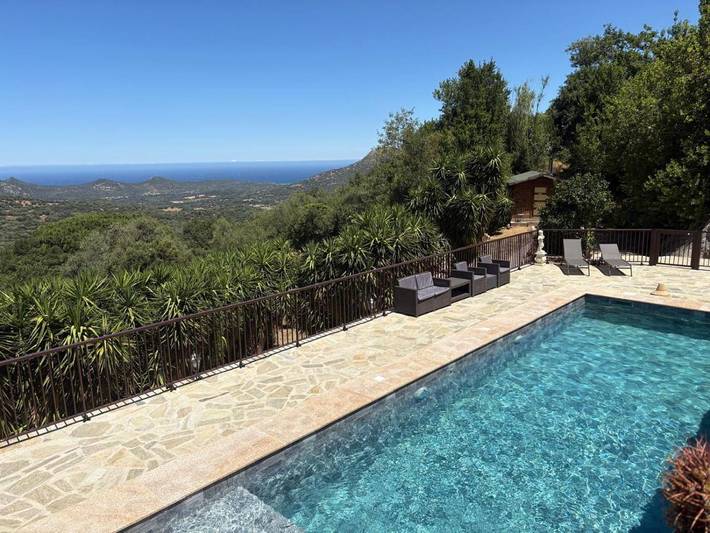Location de vacances pour 3 personnes, avec Balcon et Terrasse ainsi que Jardin et Piscine à Costa