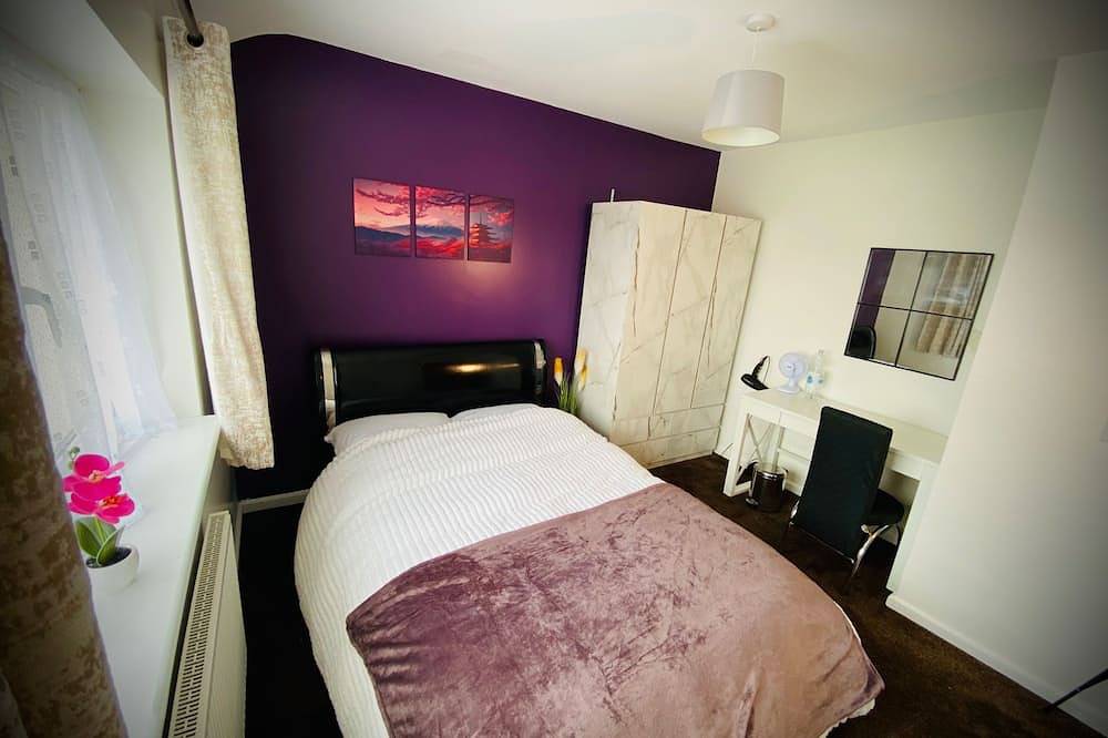 Modern-Petfriendly-privategarden-Family-20Mintoldn in Stevenage, Hertfordshire