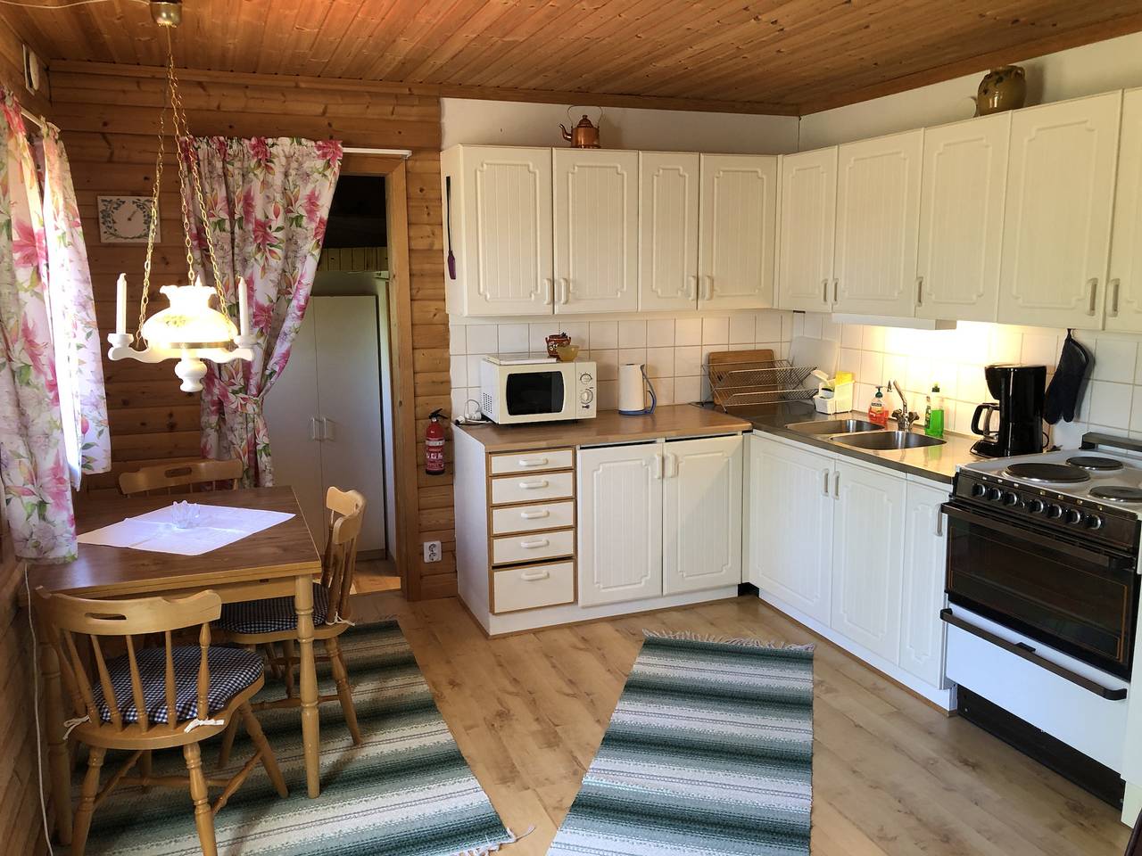 Schönes Ferienhaus am See mit Boot in Dalsland